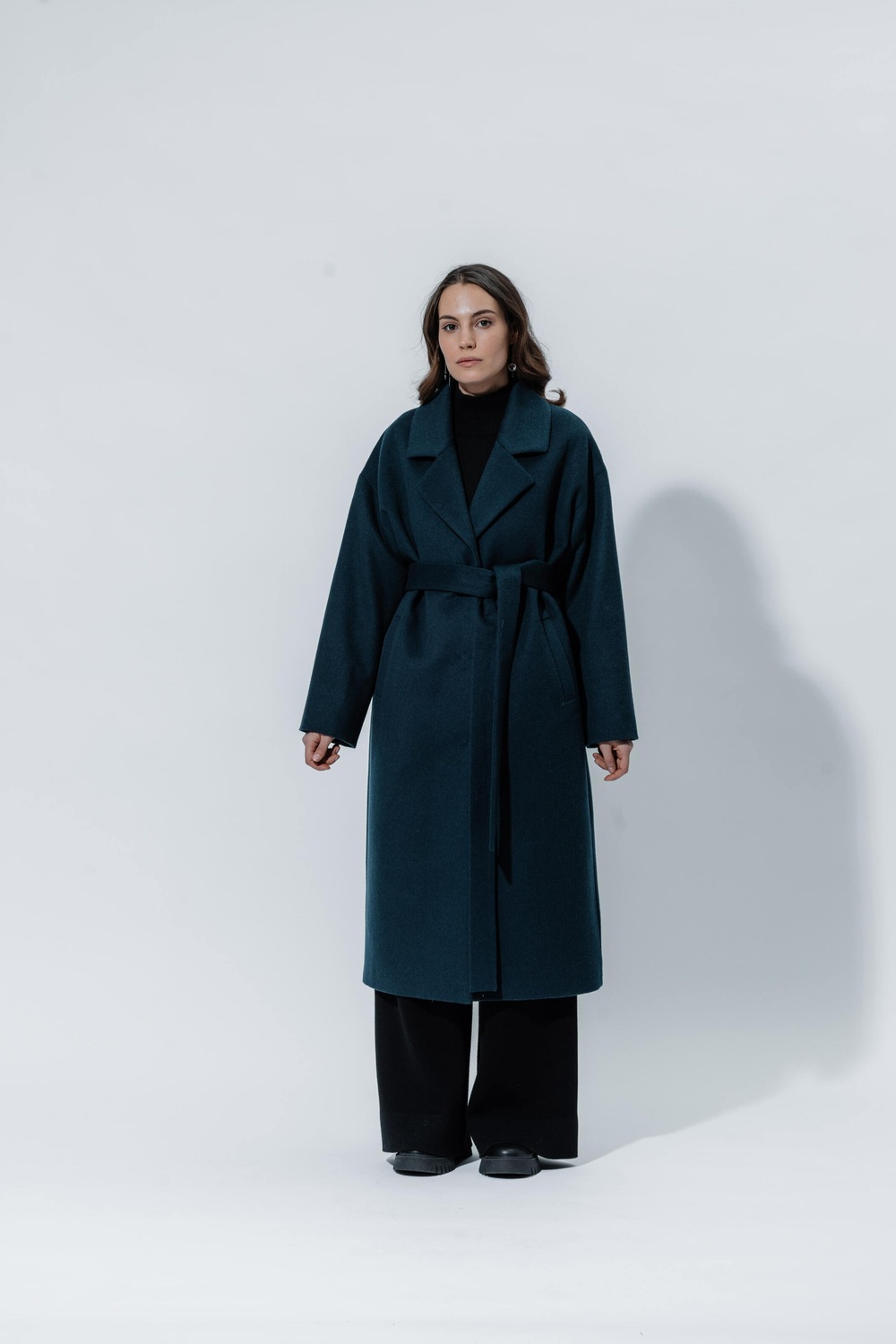 Velvety wool thin coat with a small pile color of sea wave