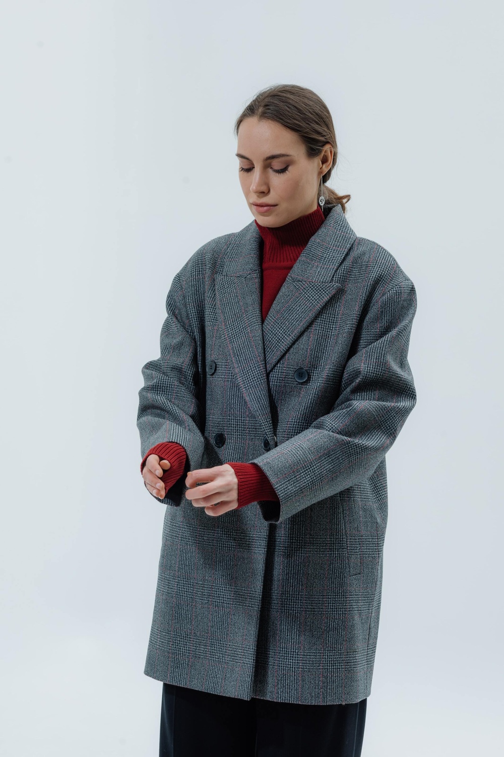 Пальто-жакет в мужском стиле из тонкой шерсти серо-красная клетка 093_gray_red_check фото