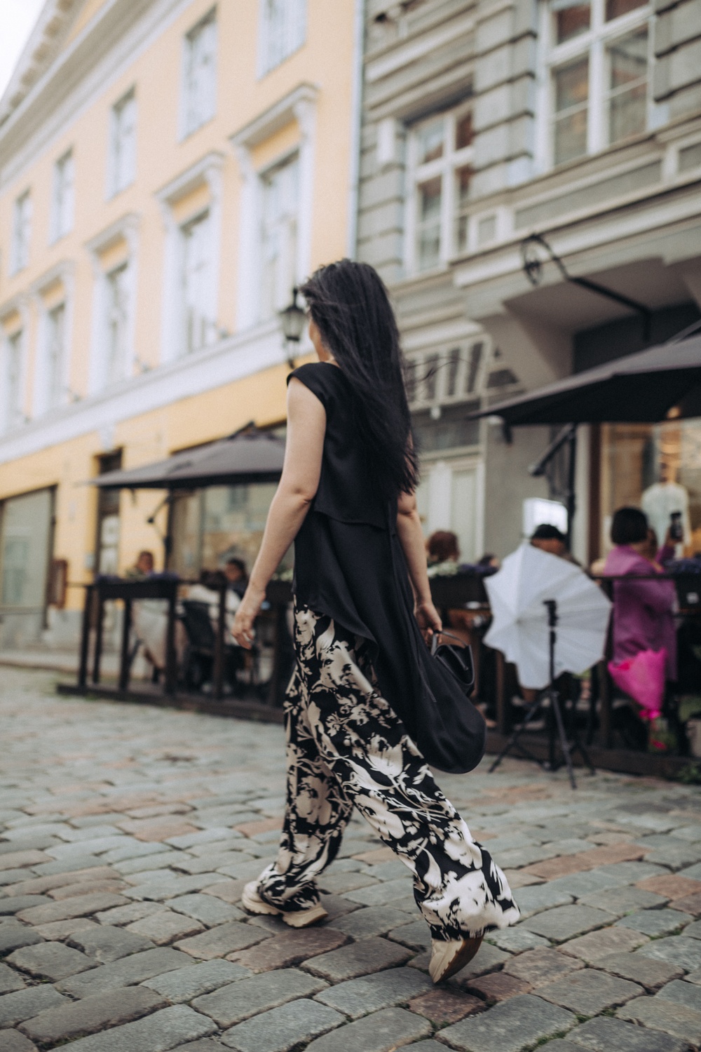 Palazzo pants with a print "White roses"