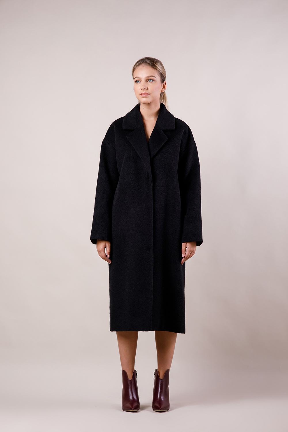 *Pile insulated coat with alpaca color black