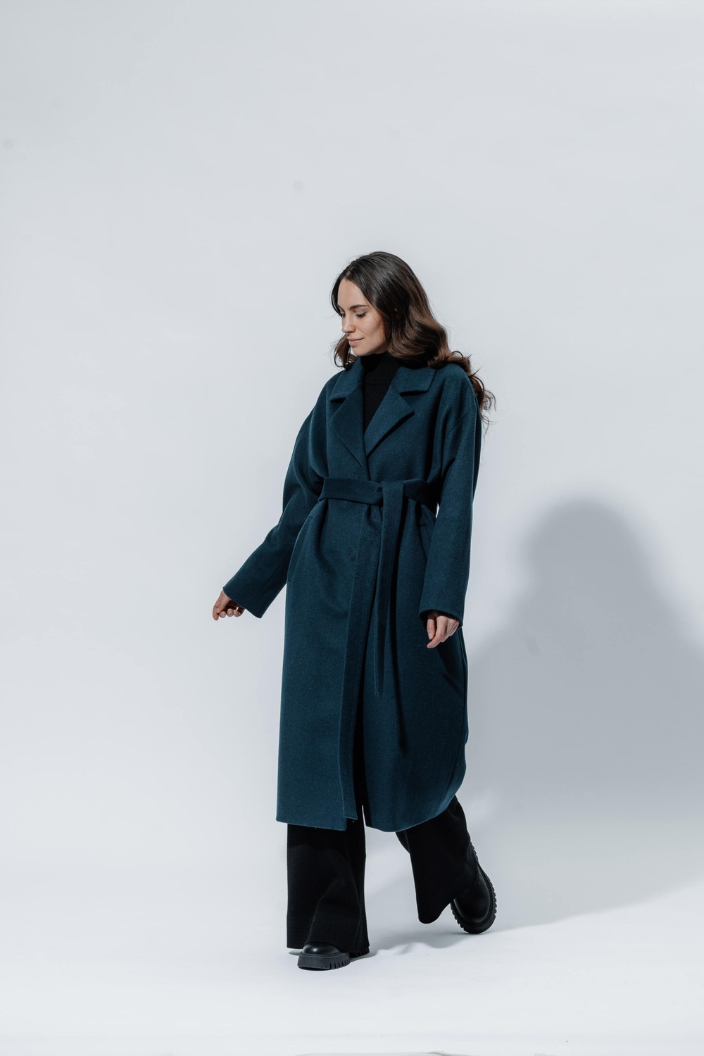 Velvety wool thin coat with a small pile color of sea wave