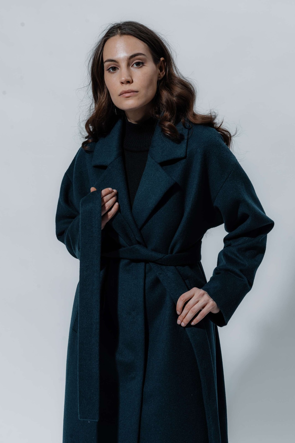 Velvety wool thin coat with a small pile color of sea wave