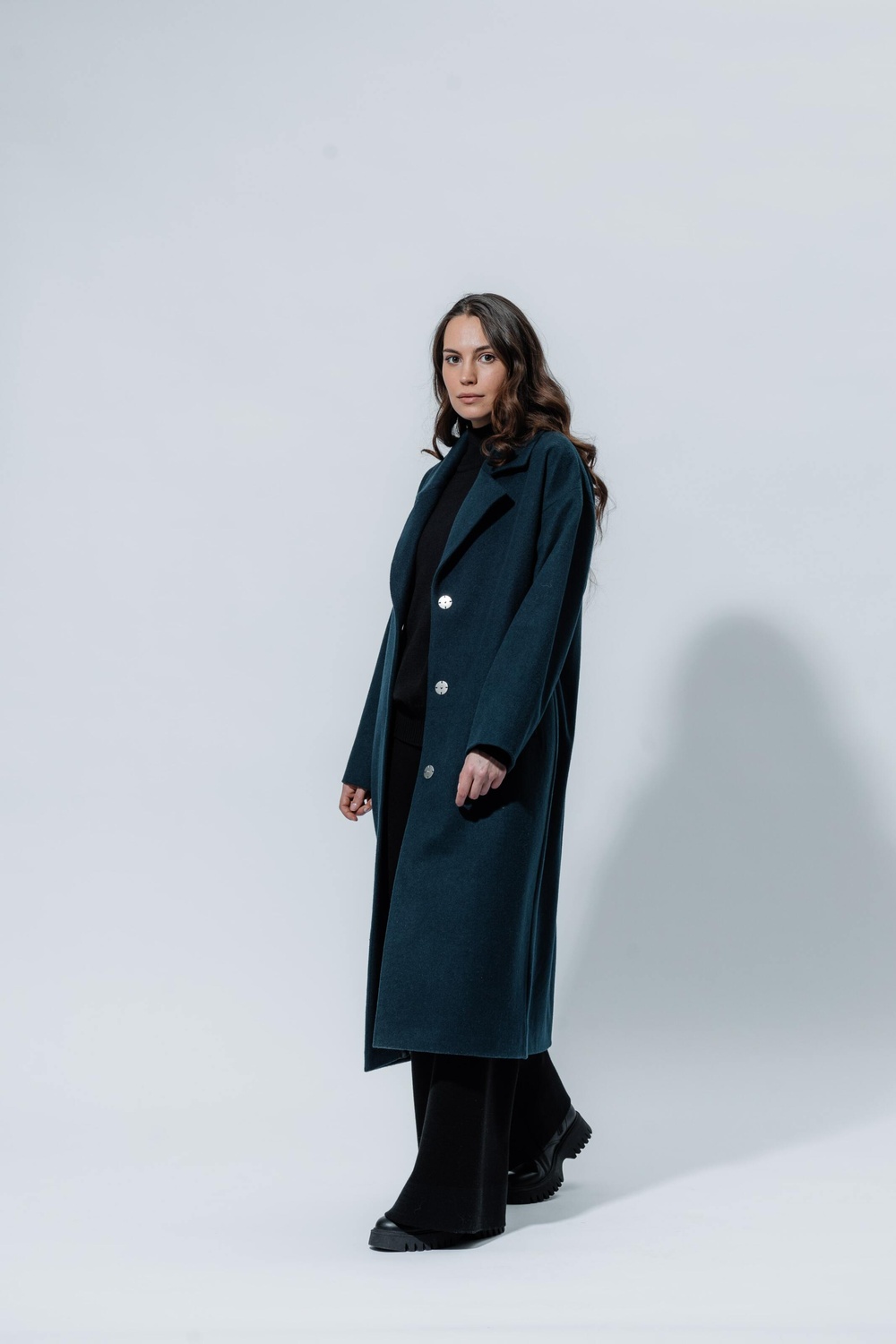 Velvety wool thin coat with a small pile color of sea wave