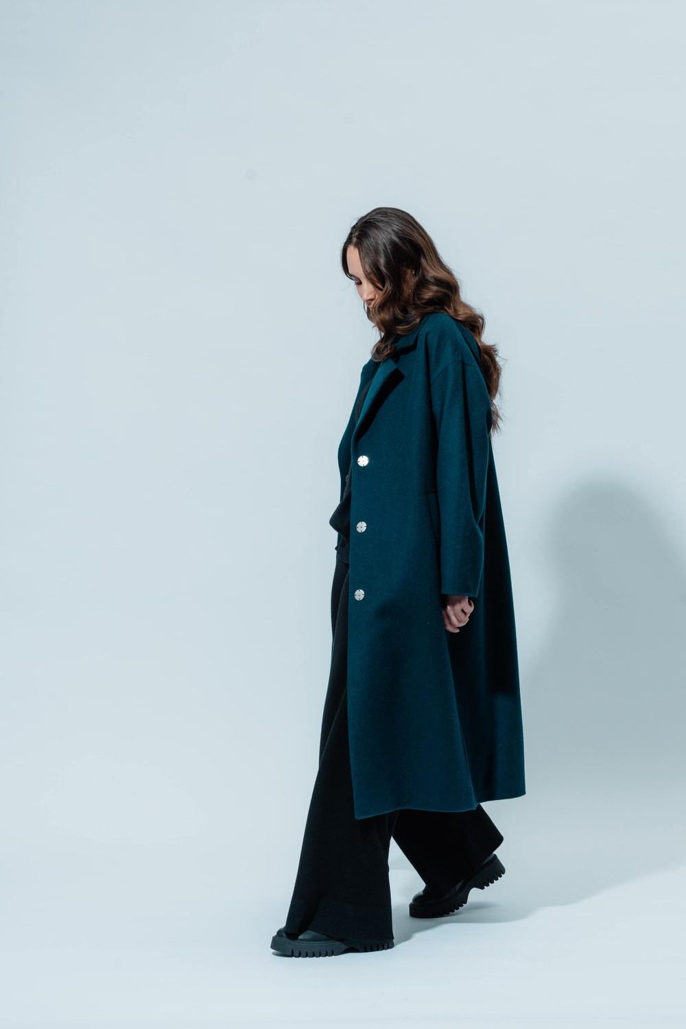 Velvety wool thin coat with a small pile color of sea wave