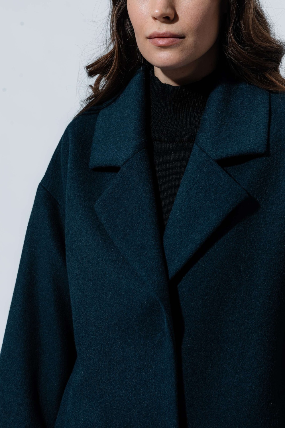 Velvety wool thin coat with a small pile color of sea wave