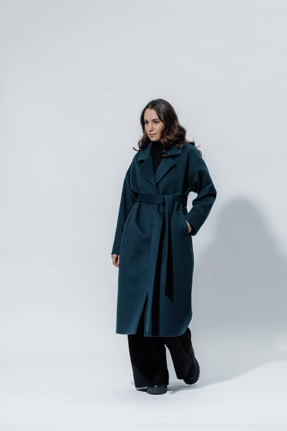 Velvety wool thin coat with a small pile color of sea wave