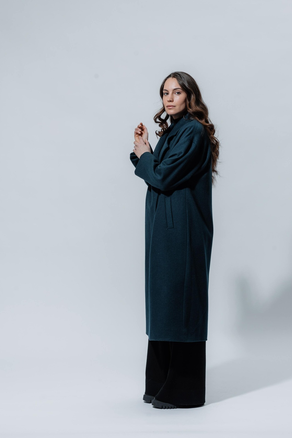 Velvety wool thin coat with a small pile color of sea wave