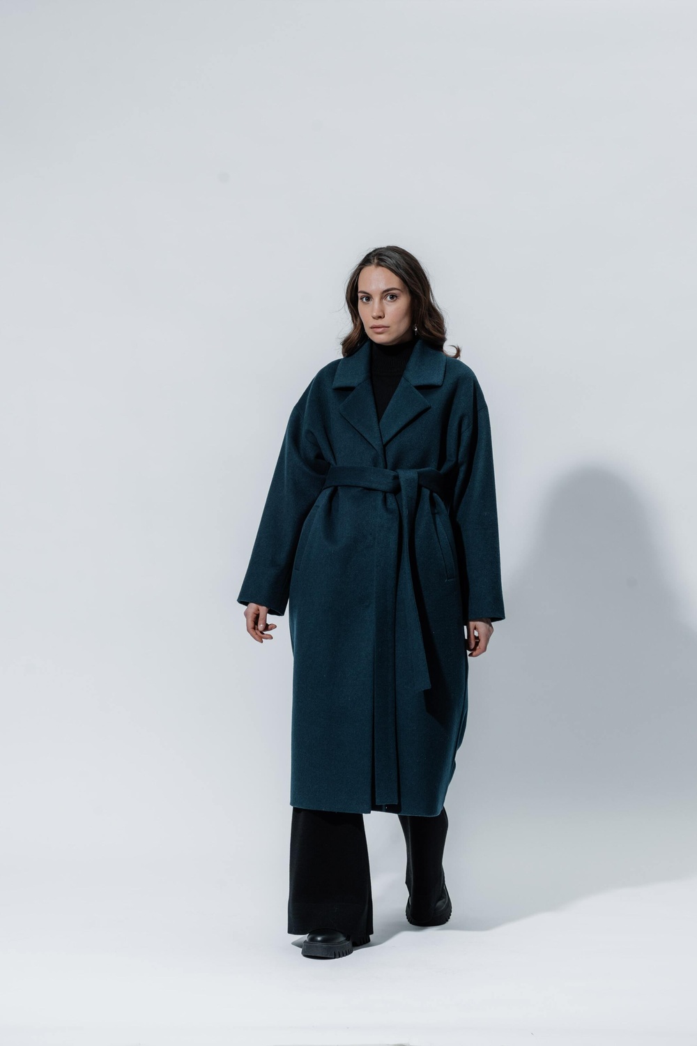 Velvety wool thin coat with a small pile color of sea wave