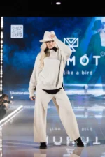 Светр тонкої в’язки з круглим вирізом із вовни мериносу — білий - Image 4