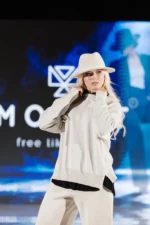 Светр тонкої в’язки з круглим вирізом із вовни мериносу — білий - Image 2