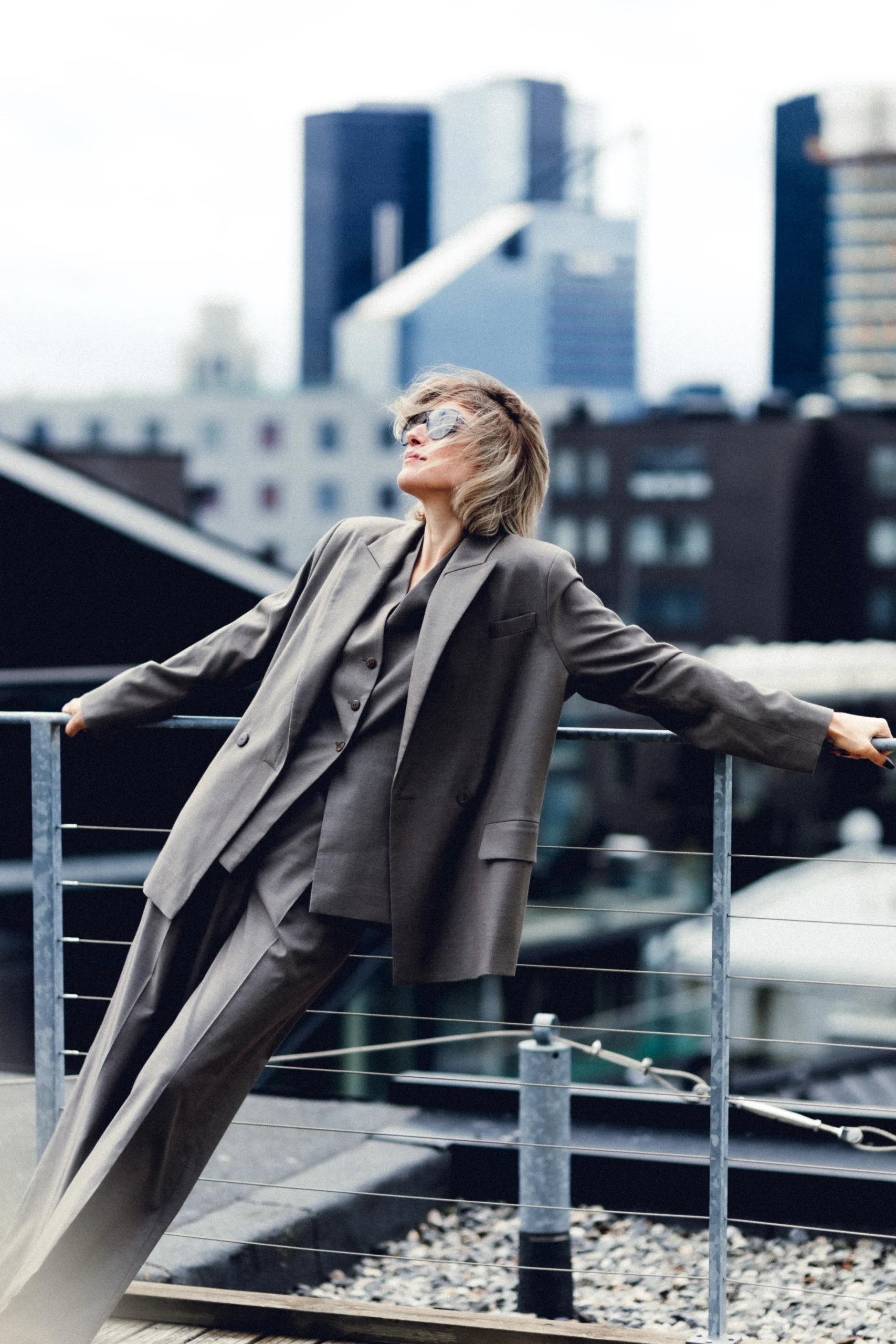 _R3A9356 Костюм трійка з брюками, тауп - Image 1